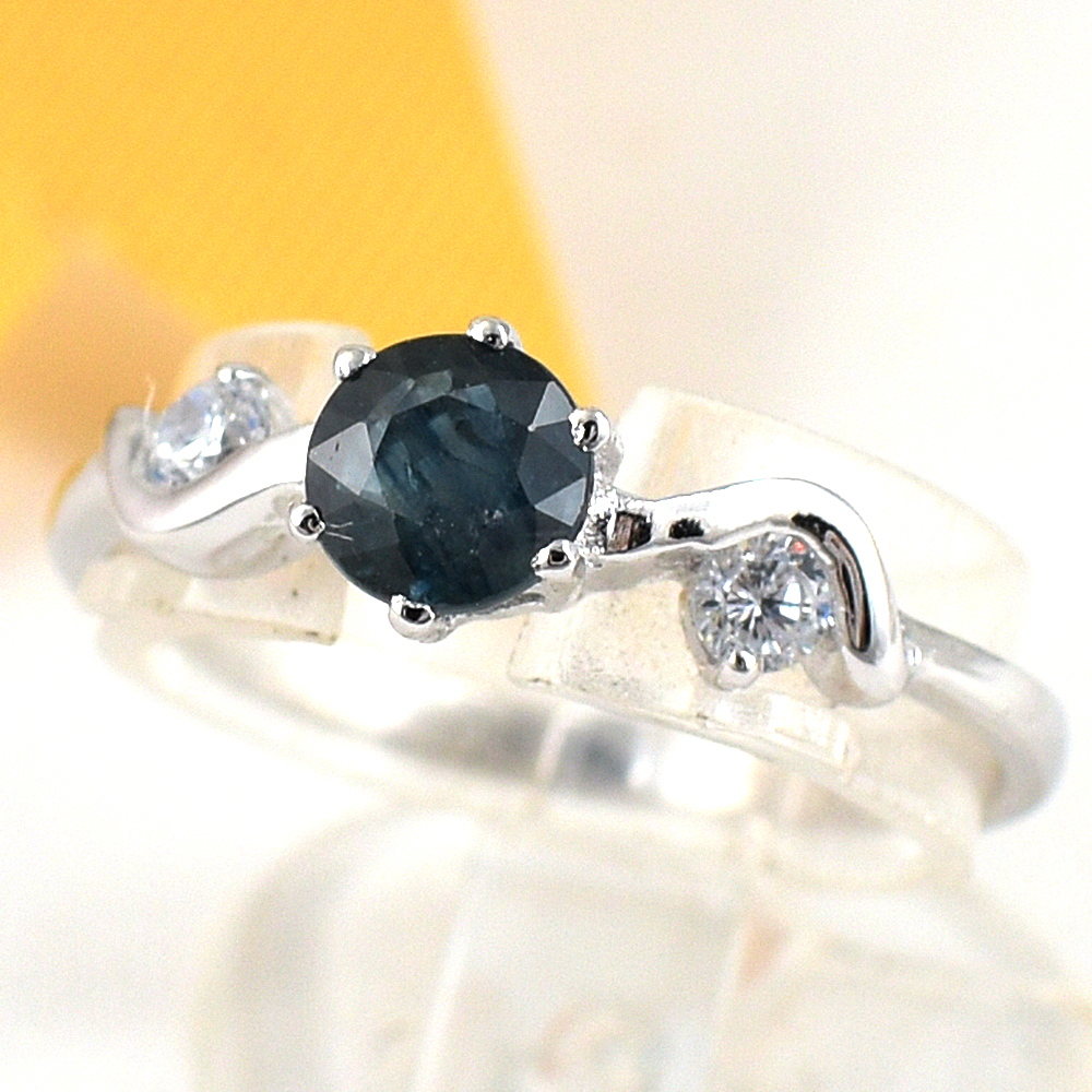 แหวนเงินแท้ราคาถูกชุบทองคำขาว ไพลินแท้ 0.67 กะรัต เพชรCZ 0.12 กะรัต งานประณีตสวยงาม สั่งผลิตค่ะ