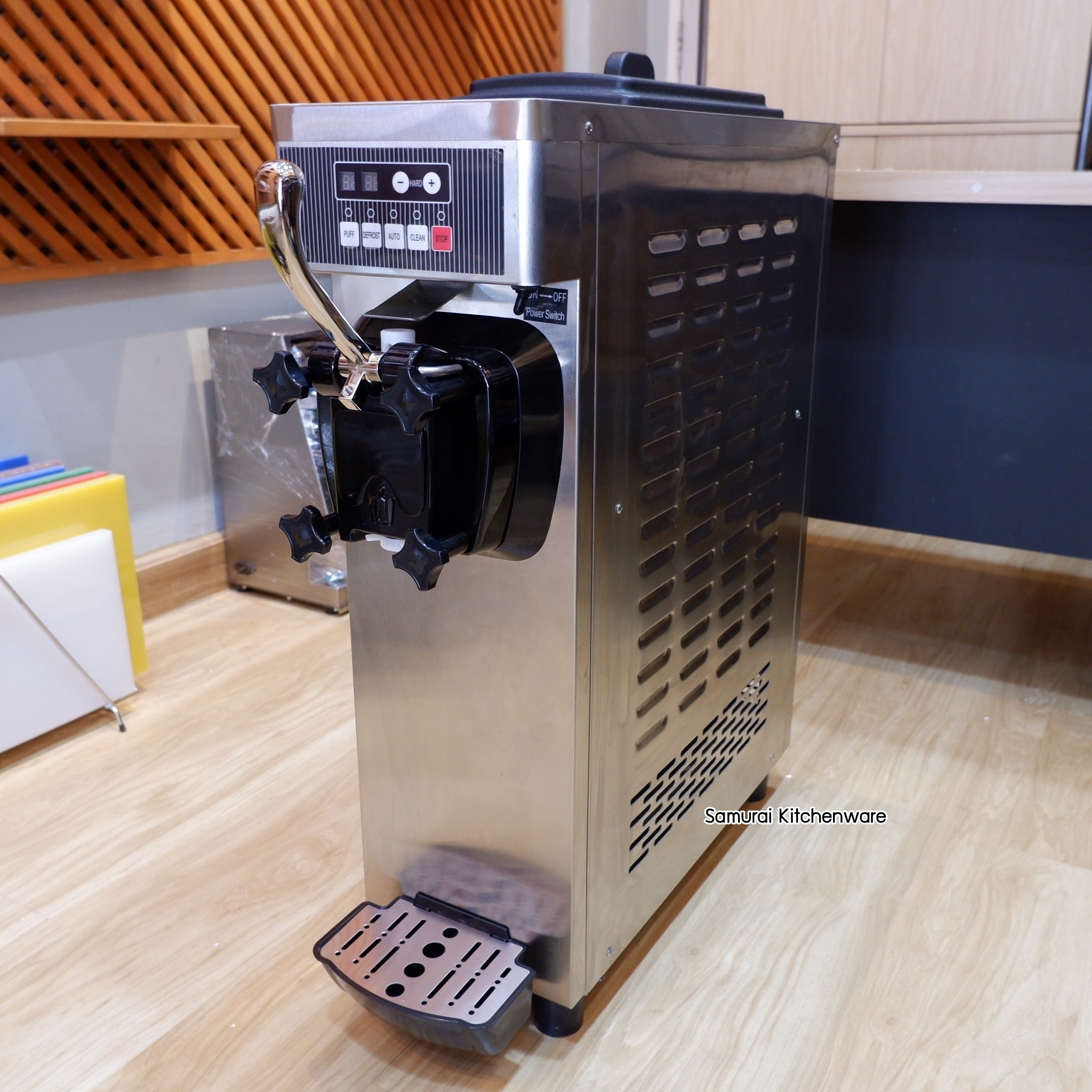 เครื่องทําไอศครีม Soft Serve 1 หัว