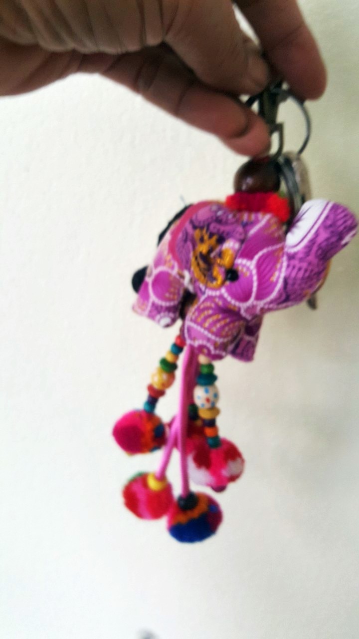 SIVAREE เศษผ้าตกแต่งเป็นรูปช้างห้อยพวงกุญแจ Upcycling Product ม่วง,เหลือง,แดง,เขียว กว้าง3นิ้วยาว3.5 นิ้ว