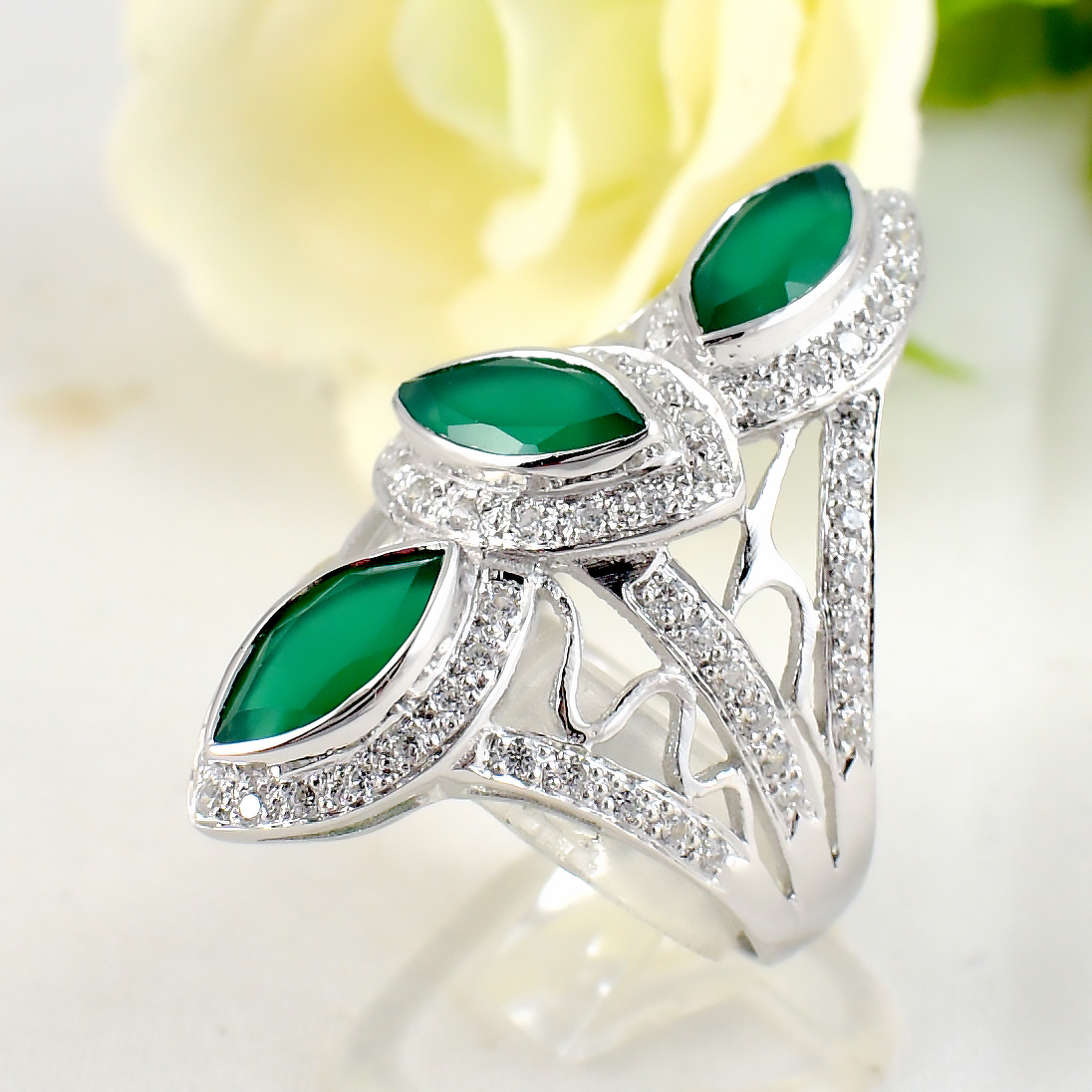 แหวนเงินแท้ราคาถูกชุบทองคำขาว พลอยแท้กรีนอะเกท 3.60 กะรัต เพชรCZ 0.79 กะรัต งานประณีตสวยงาม สั่งผลิตค่ะ