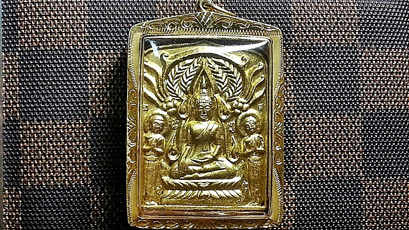 พระเครื่องหลวงพ่อลำใย สัญญโม วัดสะแก พระนครศรีอยุธยา เนื้อนวะฯปิดทองทั้งเหรียญ เลี่ยมทองคำพร้อมใช้