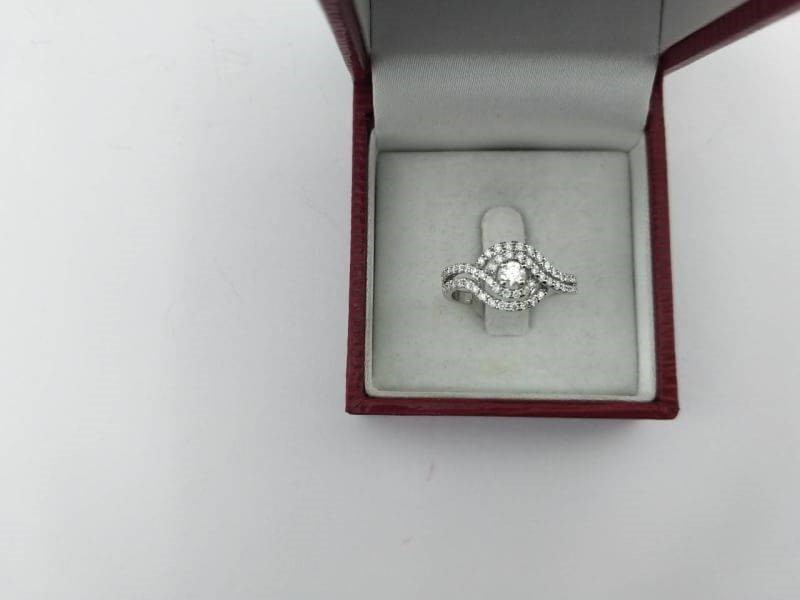 สั่งผลิตเพชรเบลเยี่ยมคัท แหวนแต่งงาน แหวนหมั้น ใส่เที่ยว ออกงาน แหวนทองขาว 18K เพชรแท้ 0.50 กะรัต 2.90 กรัม น้ำ 99 ราคาถูกมาก มีใบรับประกันค่ะ