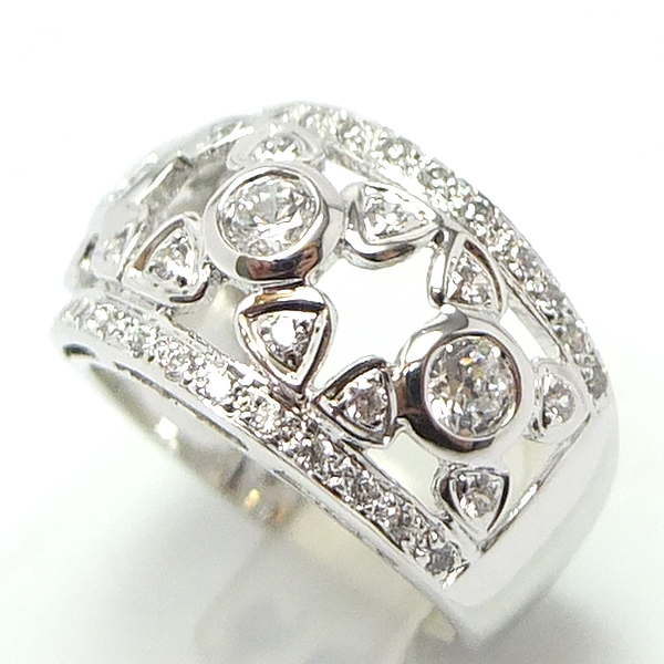 แหวนเงินแท้ราคาถูกชุบทองคำขาว เพชรCZเม็ดกลาง 0.17 กะรัต เพชรCZเม็ดข้าง 0.302 กะรัต งานประณีตสวยงาม สั่งผลิตค่ะ