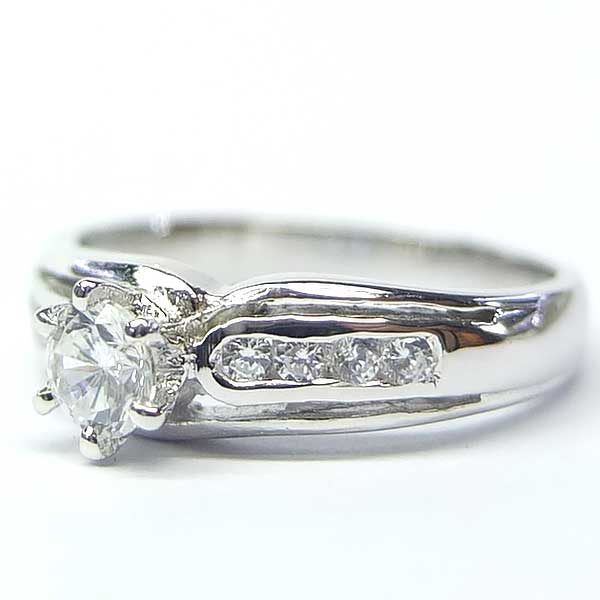 แหวนเงินแท้ราคาถูกชุบทองคำขาว เพชรCZเม็ดกลาง 0.25 กะรัต เพชรCZเม็ดข้าง 0.16 กะรัต งานประณีตสวยงาม สั่งผลิตค่ะ