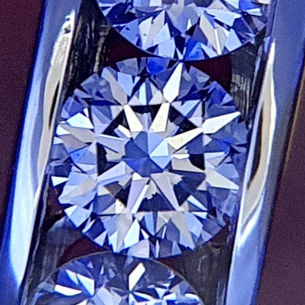 พร้อมส่งและสั่งผลิตแหวนเพชรแท้แถวขนาดเม็ดละ0.14กะรัต ดีไซน์ฝังสอด ใส่ติดนิ้วเดี่ยวๆดูเรียบหรูหรือใส่คู่กับวงอื่นดูสวยเก๋ เหมาะทั้งท่านสุภาพบุรุษ/สตรี แหวนแต่งงาน แหวนหมั้น ใส่เที่ยว ออกงาน แหวนทองคำ18K เพชรเบลเยี่ยมแท้ 0.84 กะรัต 6 เม็ด ราคาถูกมาก ส่งฟรี