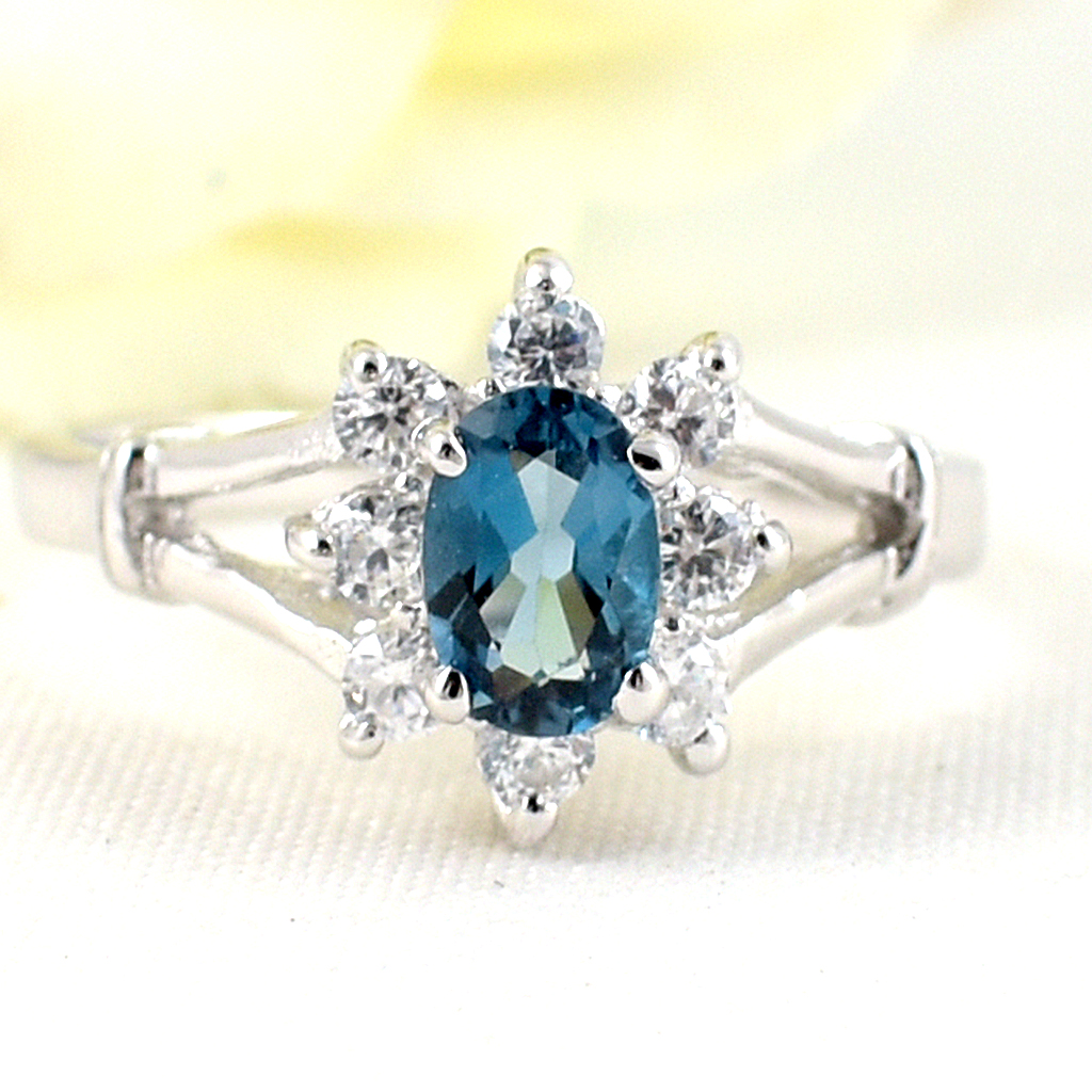 แหวนเงินแท้ราคาถูกชุบทองคำขาว ลอนดอนบลูโทปาซแท้ 0.55 กะรัต เพชรCZ 0.24 กะรัต งานประณีตสวยงาม สั่งผลิตค่ะ