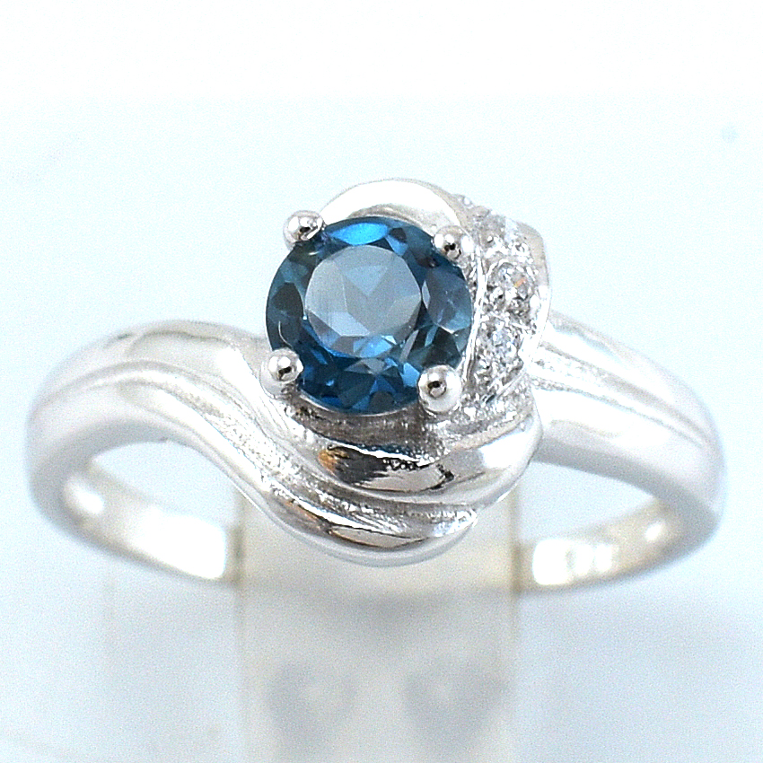 แหวนเงินแท้ราคาถูกชุบทองคำขาว ลอนดอนบลูโทปาซแท้ 0.60 กะรัต เพชรCZ 0.034 กะรัต งานประณีตสวยงาม สั่งผลิตค่ะ