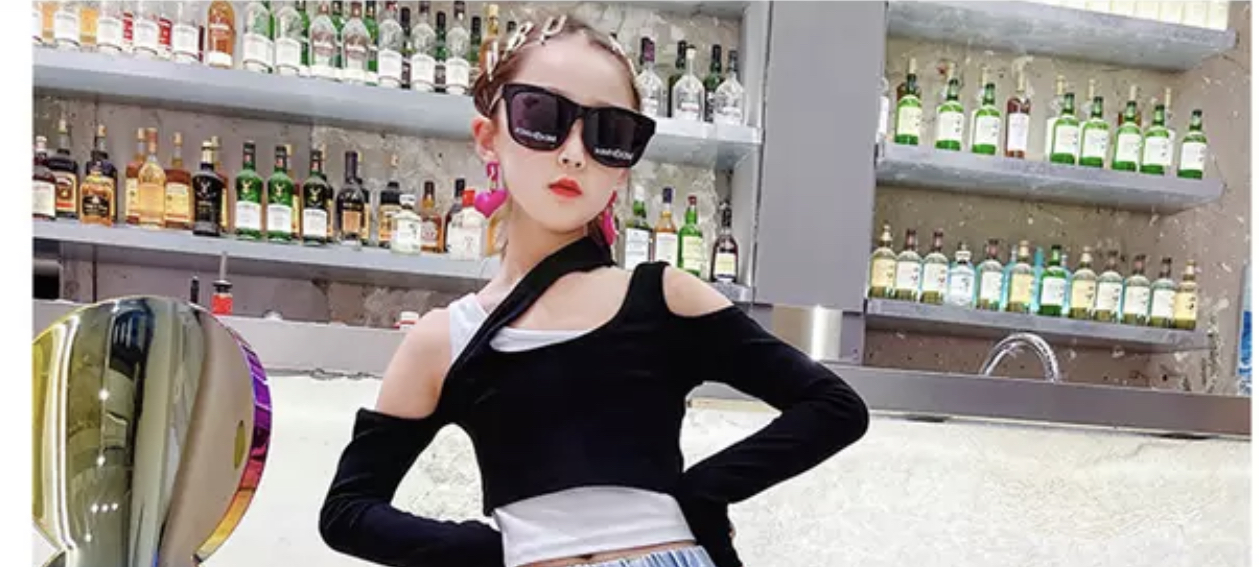 **เฉพาะเสื้อ**ชุดเต้น ฮิปฮอป เสื้อแขนยาว แขนคอไขว้ สีดำสลับดำ