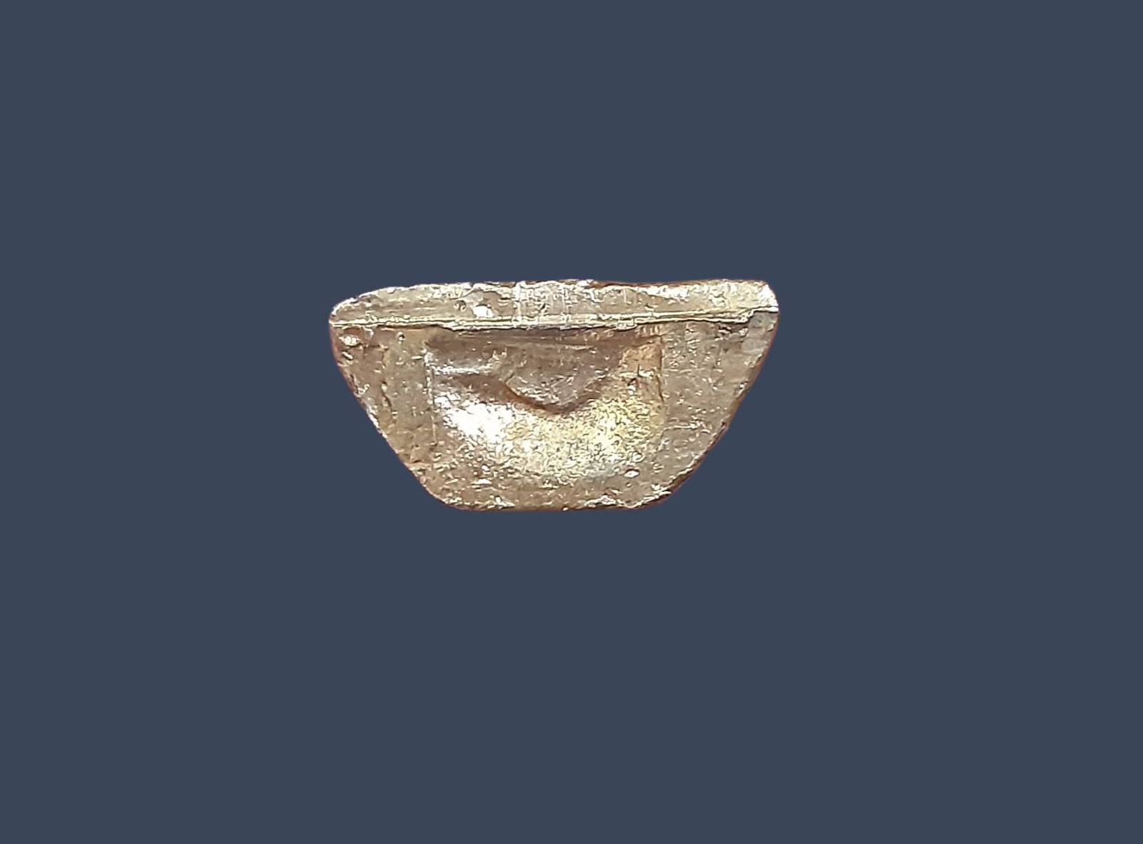 รูปเหมือนหล่อ สมเด็จ องค์ปฐม วัดโขงขาว จ.เชียงใหม่ หลวงพ่อฤาษีลิงดำ วัดท่าซุง เนื้อชุบทอง ขนาด 2 x 3.7 cm.