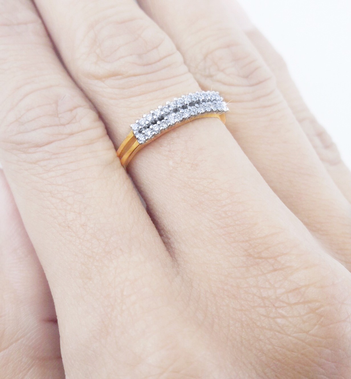 สั่งผลิตเพชรเบลเยี่ยมคัท แหวนแต่งงาน แหวนหมั้น ใส่เที่ยว ออกงาน แหวนทองคำ 18K เพชรแท้ 0.27 กะรัต 2.52 กรัม น้ำ 99 ราคาถูกมาก มีใบรับประกันค่ะ