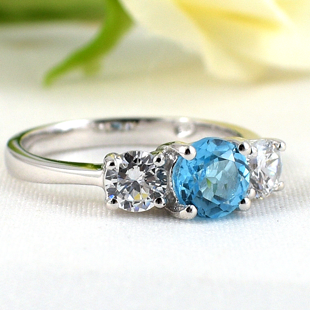 แหวนเงินแท้ราคาถูกชุบทองคำขาว สวิสบลูโทปาซแท้ 0.76 กะรัต เพชรCZ 0.50 กะรัต งานประณีตสวยงาม สั่งผลิตค่ะ