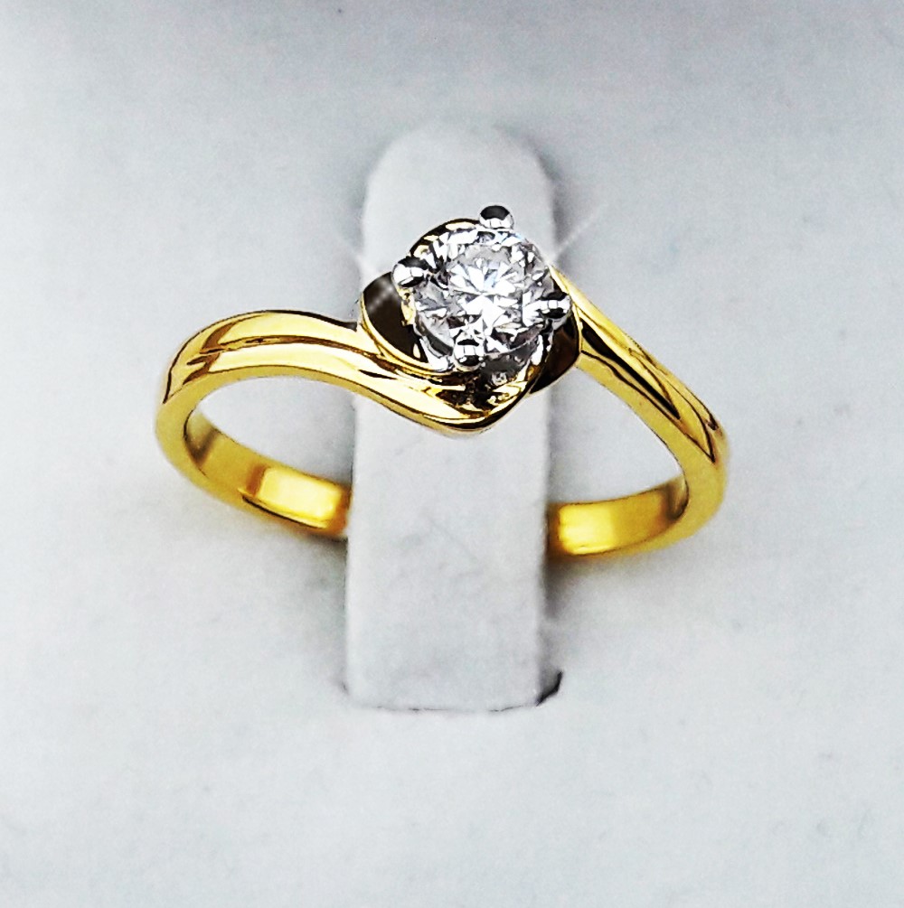 สั่งผลิตเพชรเบลเยี่ยมคัท แหวนแต่งงาน แหวนหมั้น ใส่เที่ยว ออกงาน แหวนทองคำ 18K เพชรแท้ 0.28 กะรัต 2.87 กรัม น้ำ 99 ราคาถูกมาก มีใบรับประกันค่ะ
