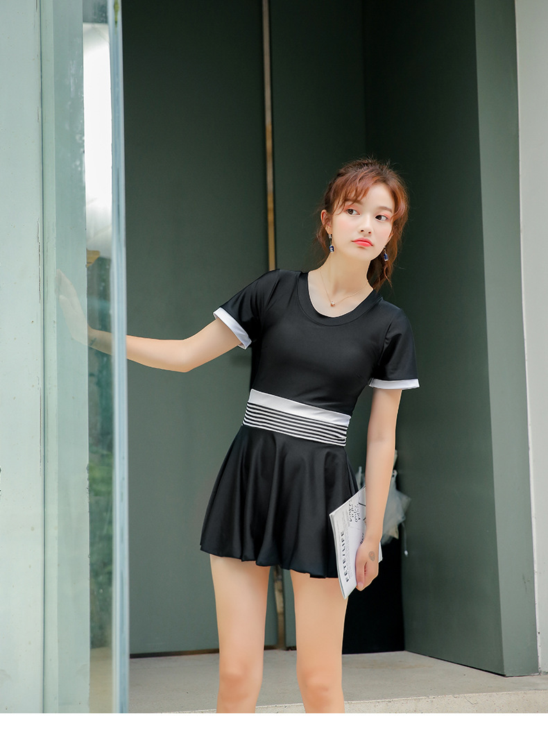 ชุดว่ายน้ำ3xl เซต 2 ชิ้น รอบอก 36-42 นิ้วบิกินี รอบเอว 31-38 สะโพก 38-46 นิ้วค่ะ ชุดยาว 33 นิ้ว ผ้าดี งานสวยมากๆๆค่ะ