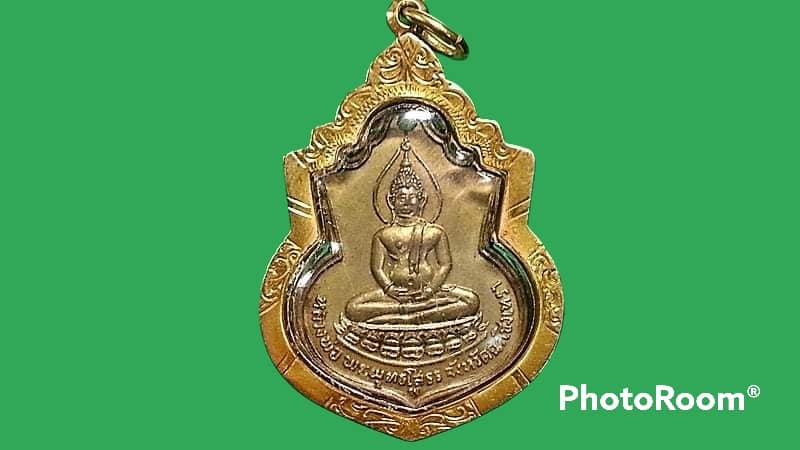 เหรียญหลวงพ่อพระพุทธโสธร วัดโสธรวราราม เลี่ยมทองคำเก่า หนาๆ