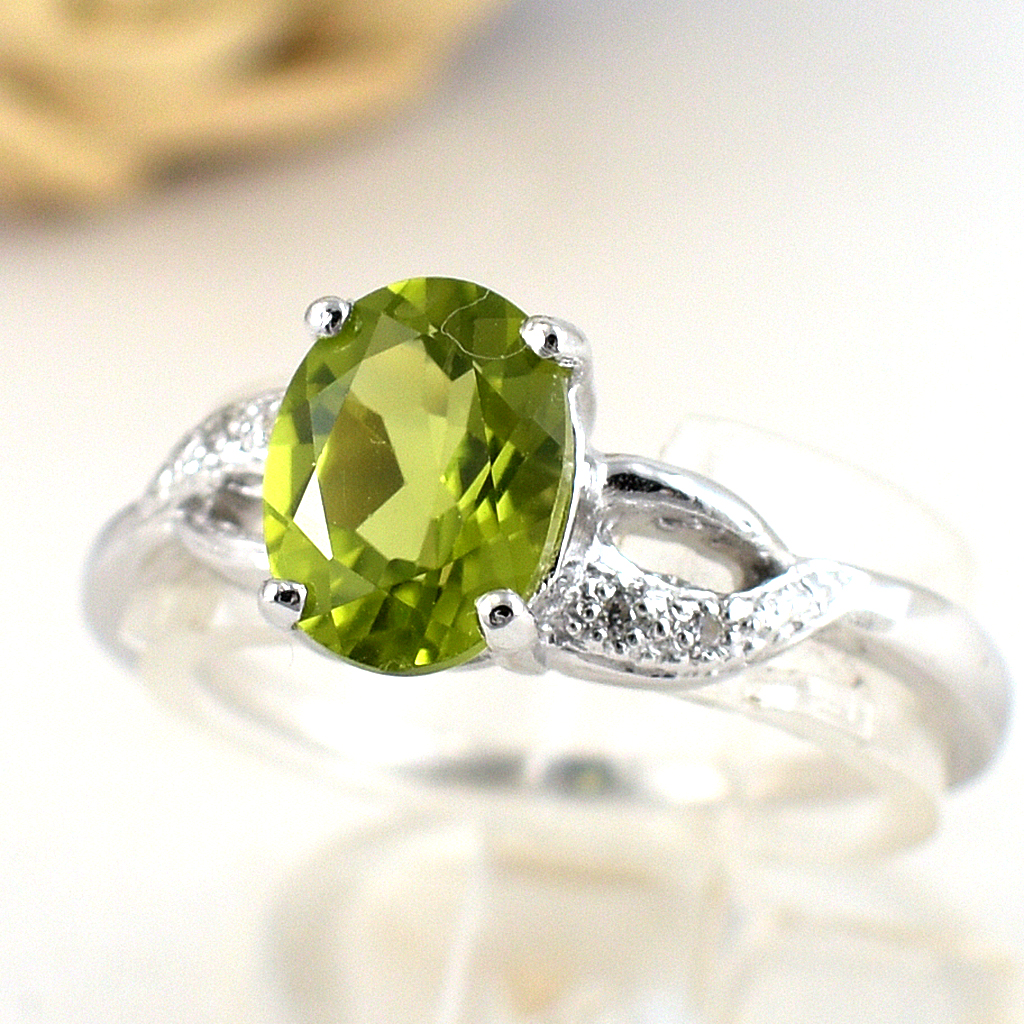 แหวนเงินแท้ราคาถูกชุบทองคำขาว เพอริดอทแท้ 1.60 กะรัต เพชรCZ 0.028 กะรัต งานประณีตสวยงาม สั่งผลิตค่ะ