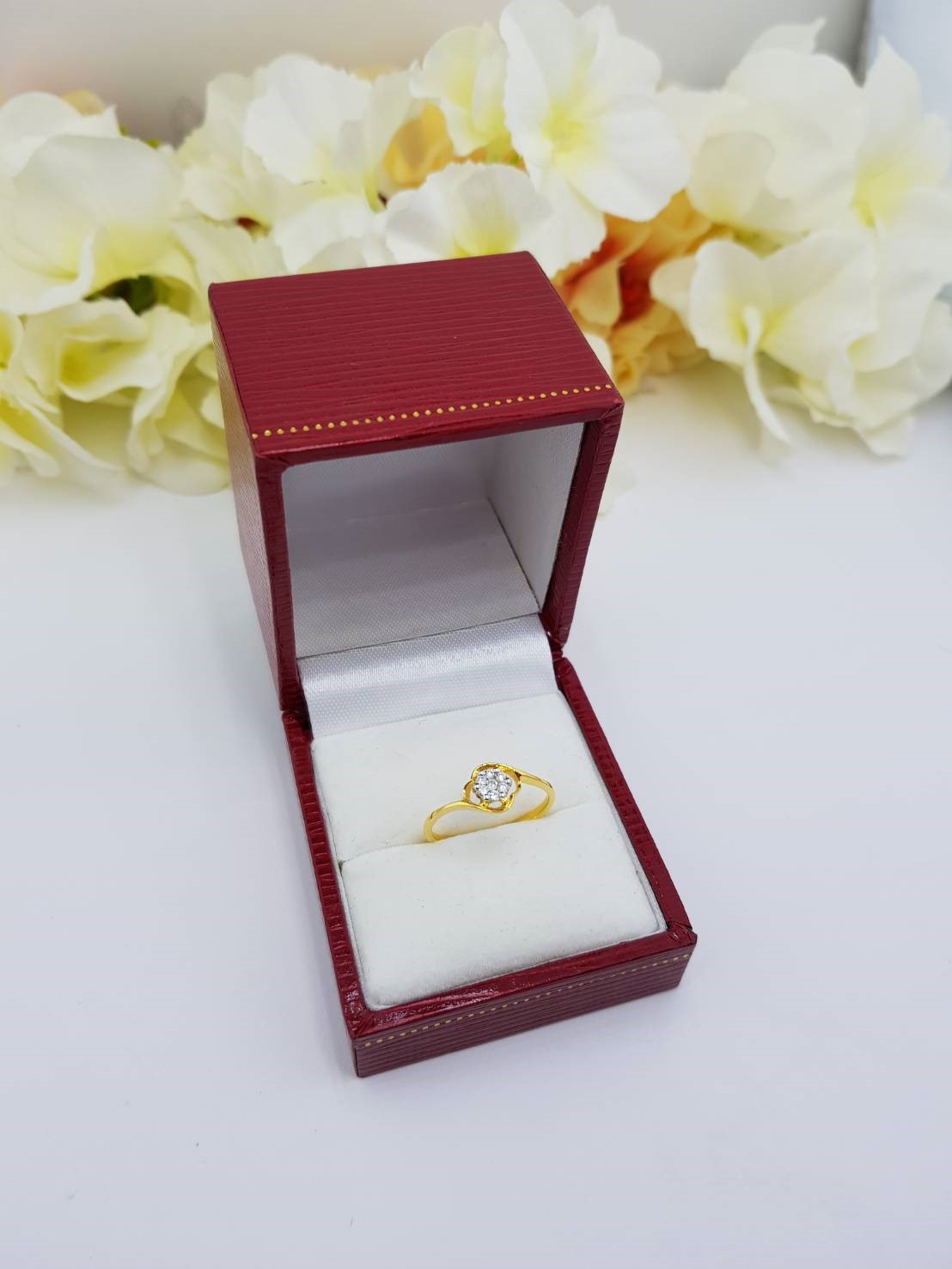 สั่งผลิตเพชรเบลเยี่ยมคัท แหวนแต่งงาน แหวนหมั้น ใส่เที่ยว ออกงาน แหวนทองคำ 18K เพชรแท้ 0.10 กะรัต 1.60 กรัม น้ำ 99 ราคาถูกมาก มีใบรับประกันค่ะ