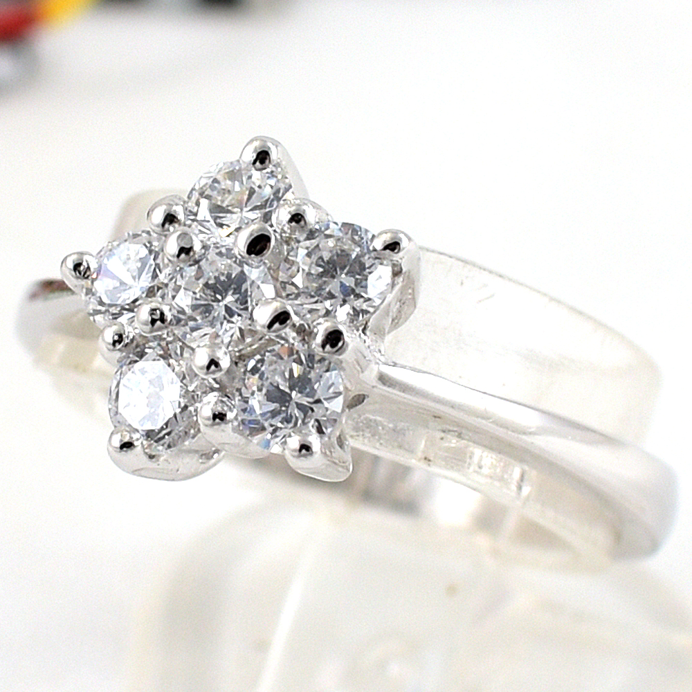 แหวนเงินแท้ราคาถูกชุบทองคำขาว เพชรCZแท้ 0.60 กะรัต งานประณีตสวยงาม สั่งผลิตค่ะ