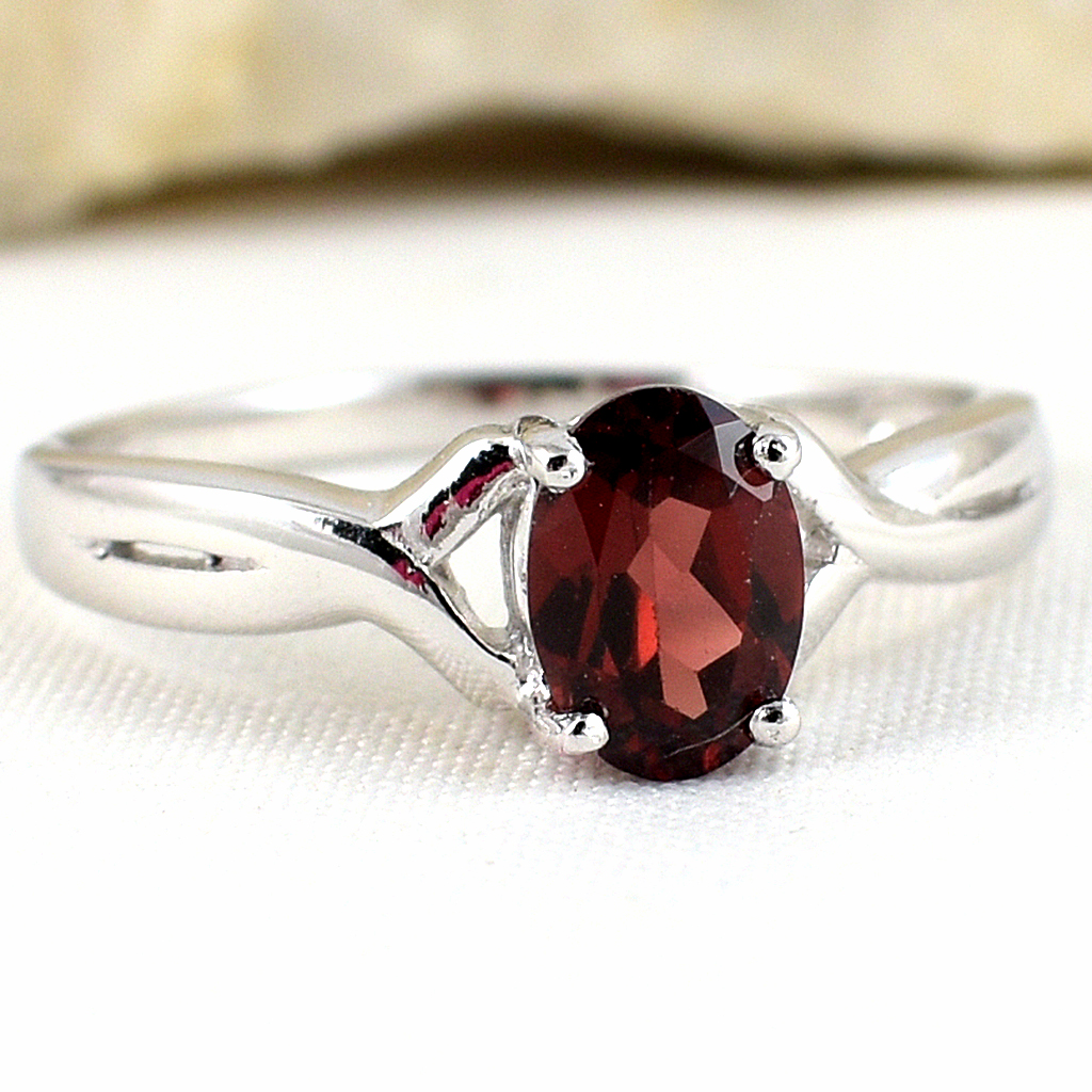 แหวนเงินแท้ราคาถูกชุบทองคำขาว โกเมนแท้ 0.95 กะรัต งานประณีตสวยงาม สั่งผลิตค่ะ