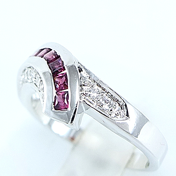 แหวนเงินแท้ราคาถูกชุบทองคำขาว พลอยแท้โรโดไลท์การ์เน็ต 0.525 กะรัต เพชรCZ 0.05 กะรัต งานประณีตสวยงาม สั่งผลิตค่ะ