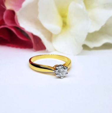 สั่งผลิตเพชรเบลเยี่ยมคัท แหวนแต่งงาน แหวนหมั้น ใส่เที่ยว ออกงาน แหวนทองคำ 18K เพชรแท้ 0.30 กะรัต 2.42 กรัม น้ำ 99 ราคาถูกมาก มีใบรับประกันค่ะ