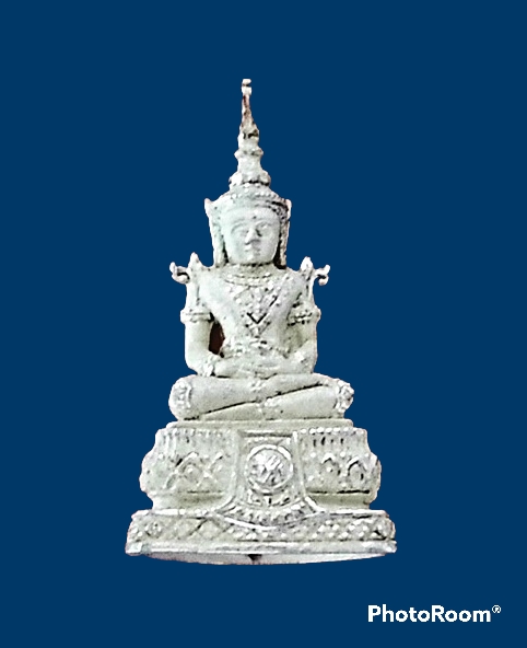 พระแก้วมรกตลอยองค์ จัดสร้างโดย ร.พ.ศิริราช พ.ศ.2545 เนื้อเงิน