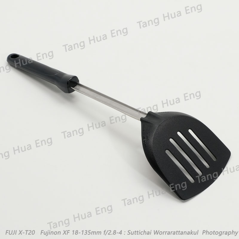 ตะหลิวโปร่งไนล่อน FOCUS ตราหัวม้าลาย