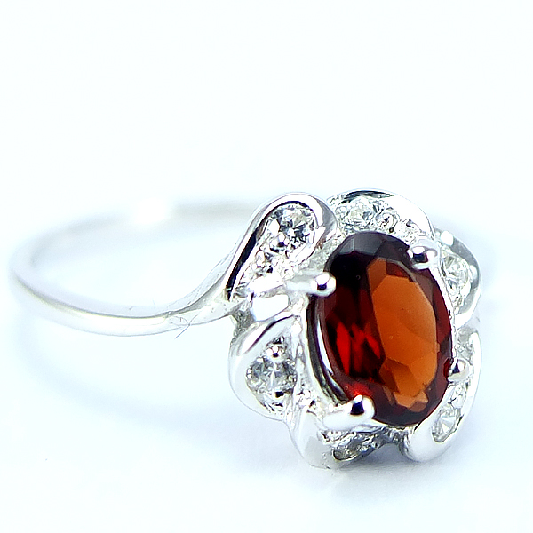 แหวนเงินแท้ราคาถูกชุบทองคำขาว พลอยแท้โกเมน 0.60 กะรัต เพชรCZ 0.09 กะรัต งานประณีตสวยงาม สั่งผลิตค่ะ