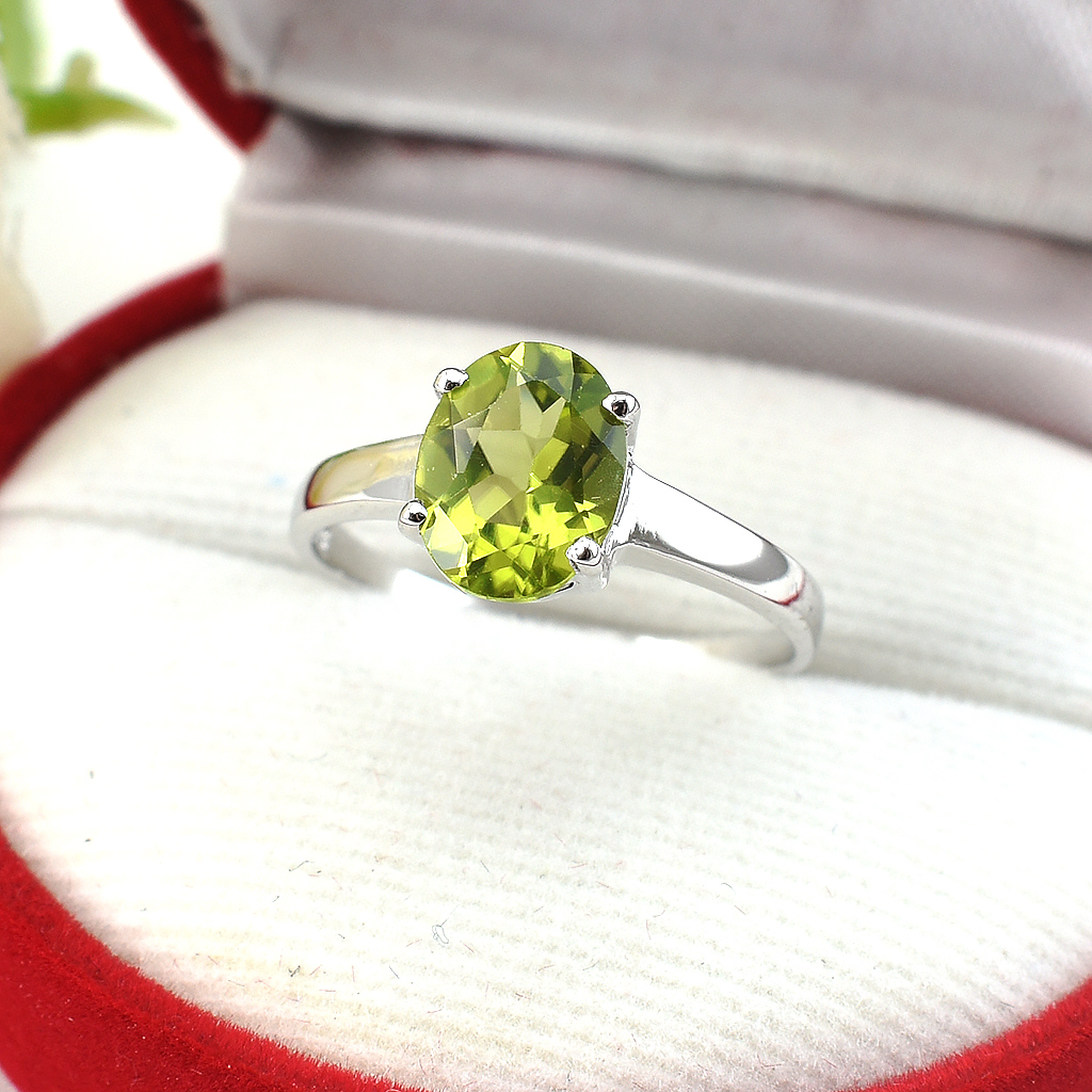 แหวนเงินแท้ราคาถูกชุบทองคำขาว เพอริดอทแท้ 2.25 กะรัต งานประณีตสวยงาม สั่งผลิตค่ะ