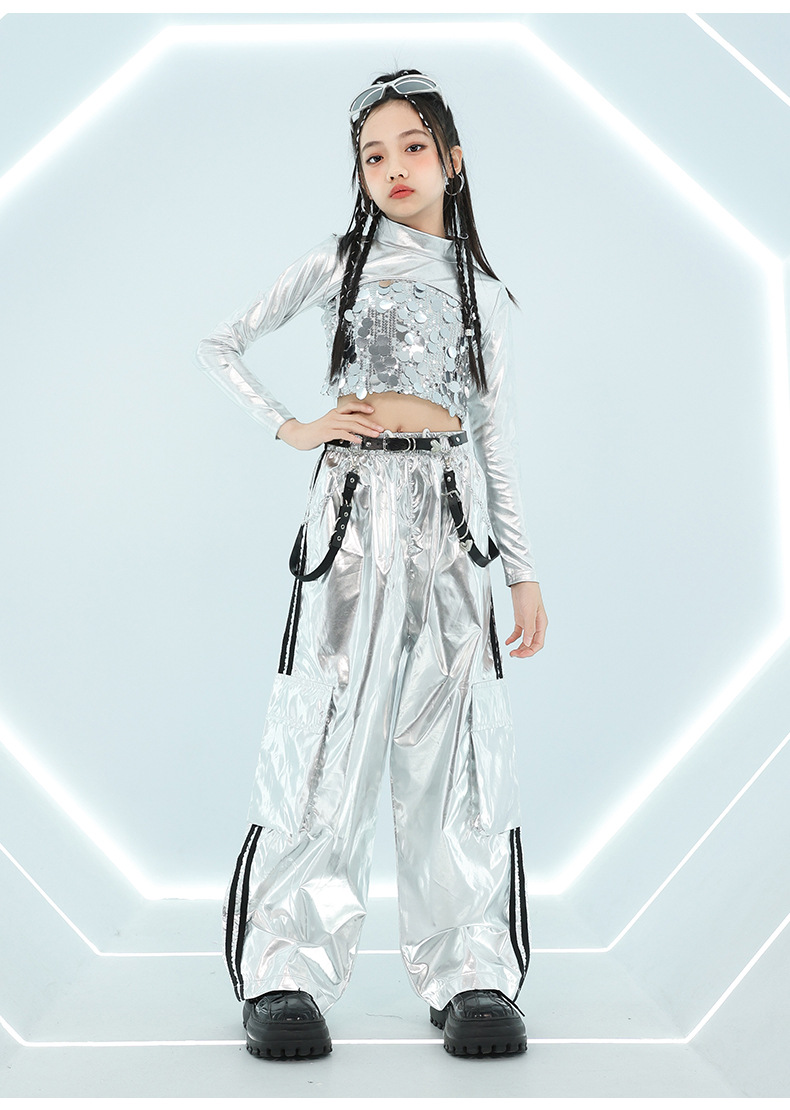 ชุดเต้น ชุดแดนซ์ เสื้อแขนกุดสีเงินปักเลื่อม+กระโปรงสีดำ