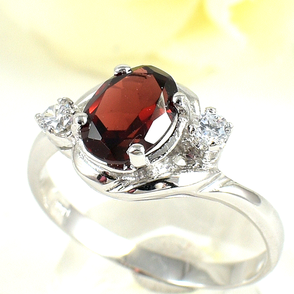 แหวนเงินแท้ราคาถูกชุบทองคำขาว พลอยแท้โกเมน 1.40 กะรัต เพชรCZ 0.12 กะรัต งานประณีตสวยงาม สั่งผลิตค่ะ