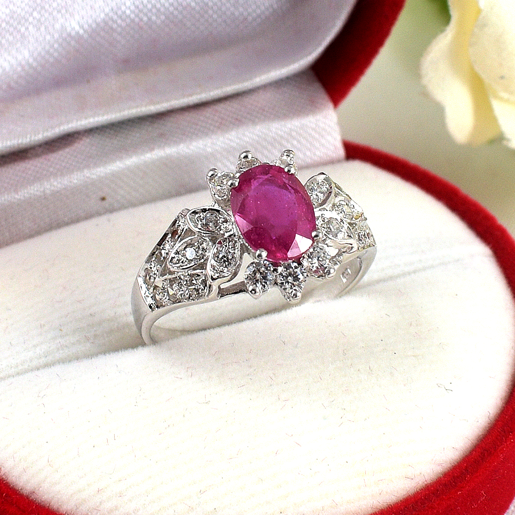 แหวนเงินแท้ราคาถูกชุบทองคำขาว ทับทิมแท้ 1.60 กะรัต เพชรCZ 0.27 กะรัต งานประณีตสวยงาม สั่งผลิตค่ะ