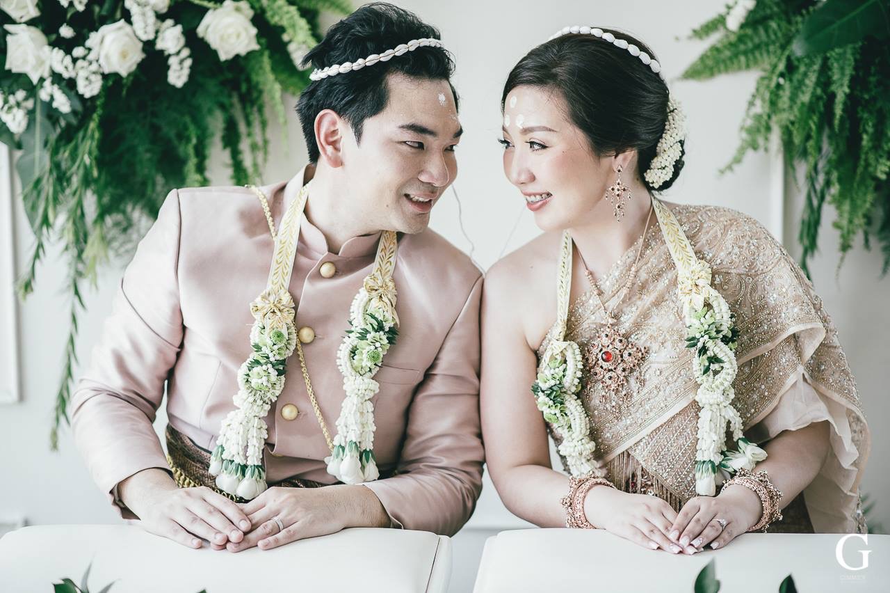 Backdropหลั่งน้ำสังข์ โทนขาวเขียว งานแต่งคุณตั้ม คุณซินดี้