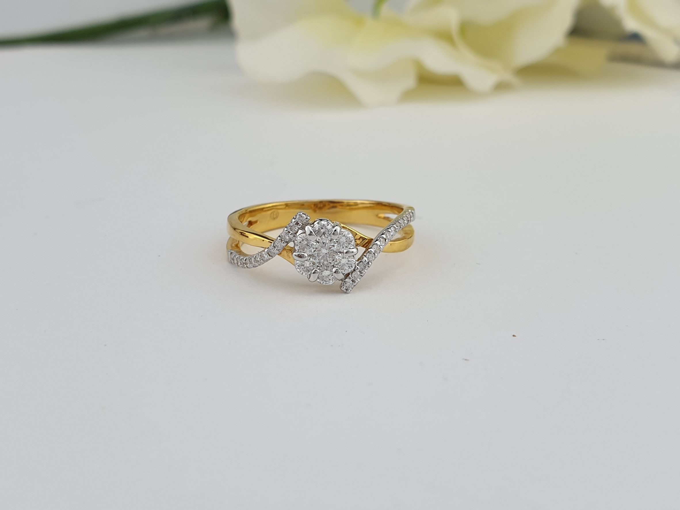 สั่งผลิตเพชรเบลเยี่ยมคัท แหวนแต่งงาน แหวนหมั้น ใส่เที่ยว ออกงาน แหวนทองคำ 18K เพชรแท้ 0.41 กะรัต 2.70 กรัม น้ำ 99 ราคาถูกมาก มีใบรับประกันค่ะ