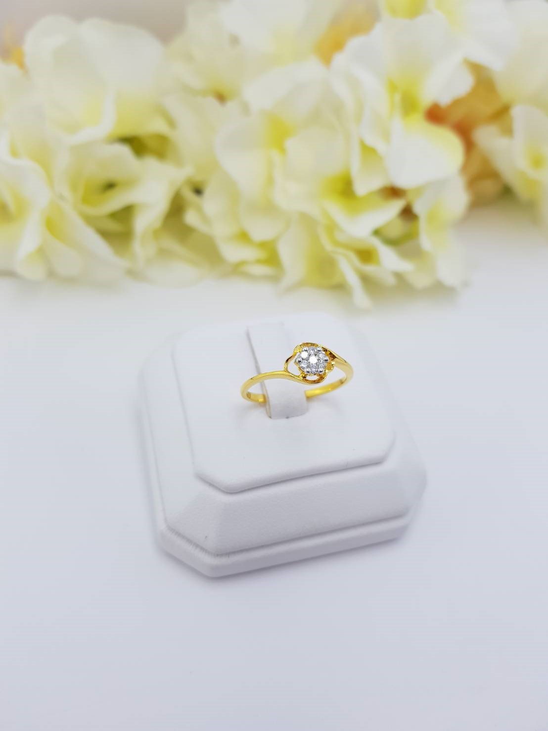 สั่งผลิตเพชรเบลเยี่ยมคัท แหวนแต่งงาน แหวนหมั้น ใส่เที่ยว ออกงาน แหวนทองคำ 18K เพชรแท้ 0.10 กะรัต 1.60 กรัม น้ำ 99 ราคาถูกมาก มีใบรับประกันค่ะ