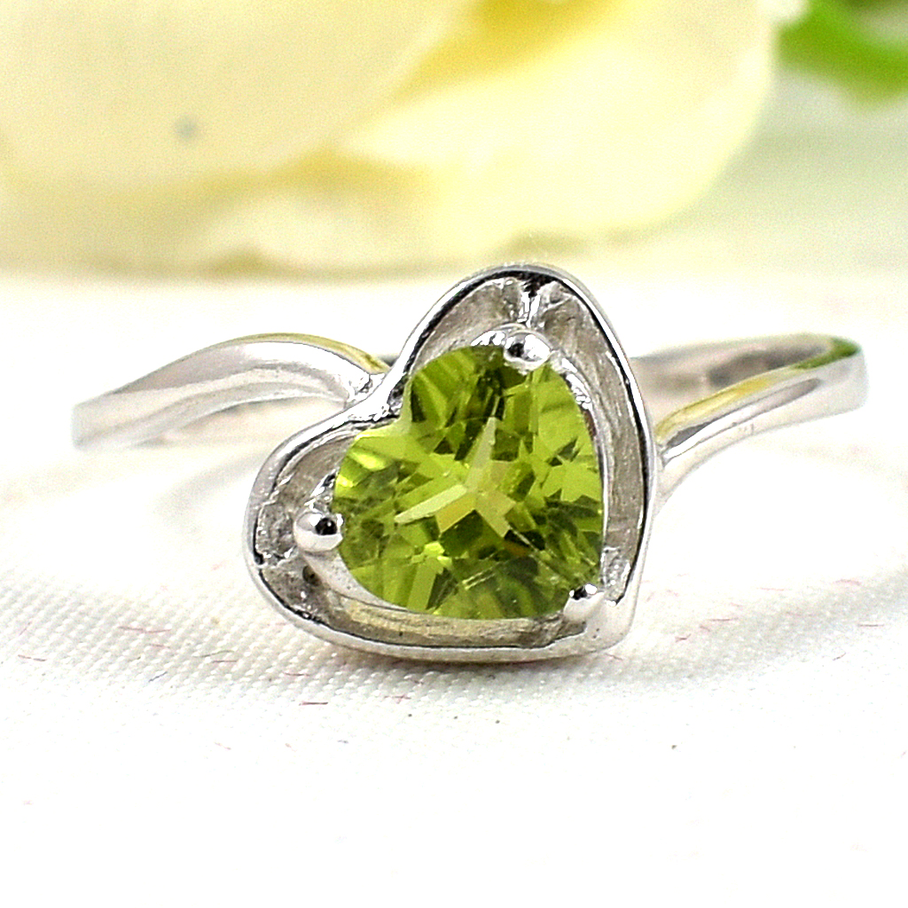 แหวนเงินแท้ราคาถูกชุบทองคำขาว เพอริดอทแท้ 0.95 กะรัต งานประณีตสวยงาม สั่งผลิตค่ะ