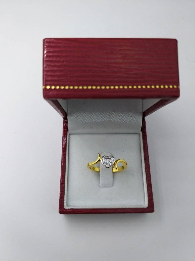 สั่งผลิตเพชรเบลเยี่ยมคัท แหวนแต่งงาน แหวนหมั้น ใส่เที่ยว ออกงาน แหวนทองคำ 18K เพชรแท้ 0.12 กะรัต 2.58 กรัม น้ำ 99 ราคาถูกมาก มีใบรับประกันค่ะ