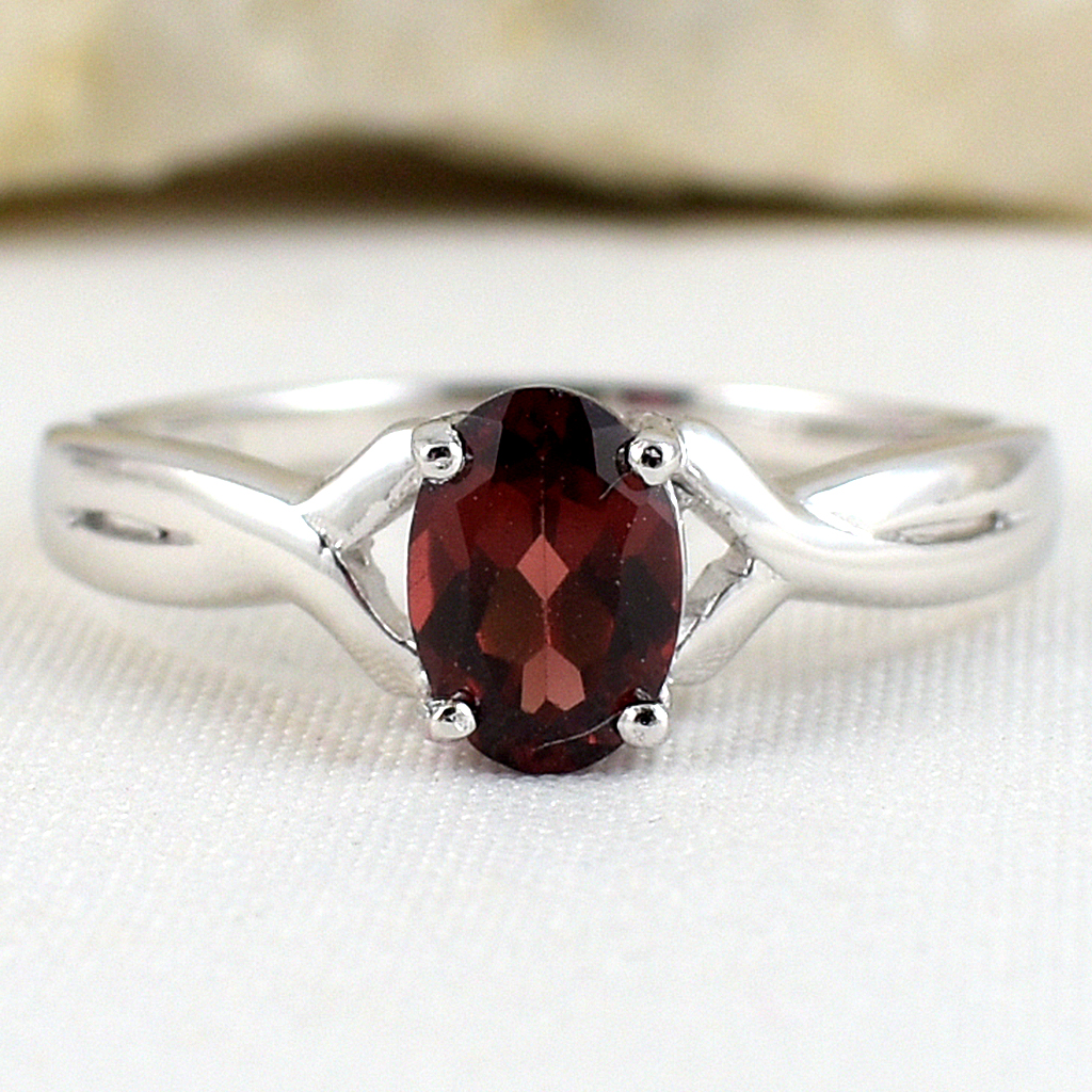 แหวนเงินแท้ราคาถูกชุบทองคำขาว โกเมนแท้ 0.95 กะรัต งานประณีตสวยงาม สั่งผลิตค่ะ