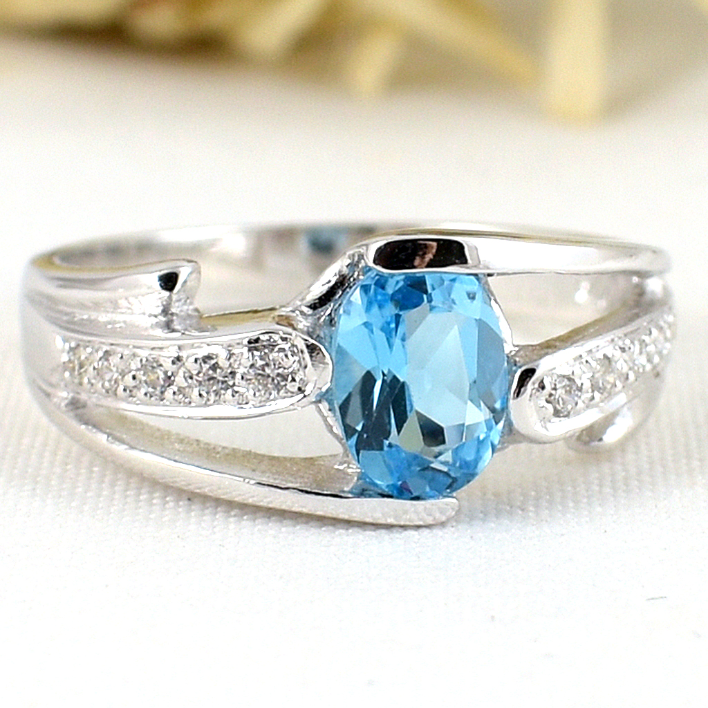 แหวนเงินแท้ราคาถูกชุบทองคำขาว สวิสบลูโทปาซแท้ 0.95 กะรัต เพชรCZ 0.13 กะรัต งานประณีตสวยงาม สั่งผลิตค่ะ