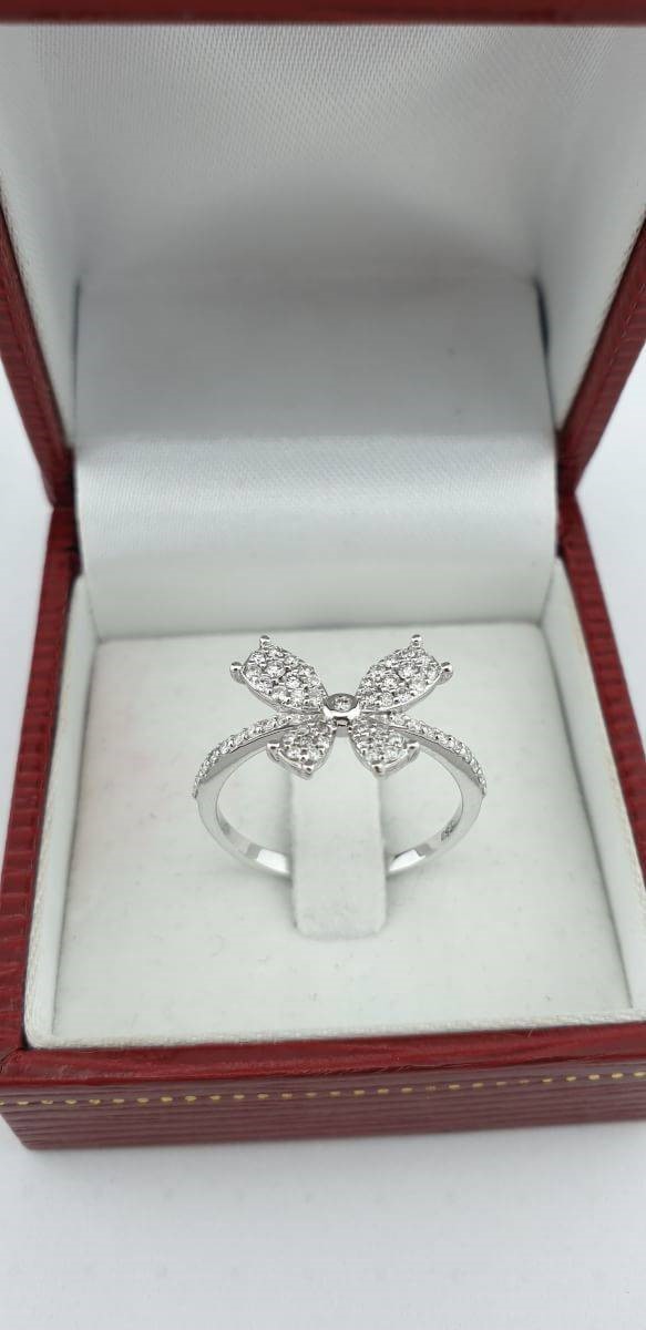 สั่งผลิตเพชรเบลเยี่ยมคัท แหวนแต่งงาน แหวนหมั้น ใส่เที่ยว ออกงาน แหวนทองขาว 18K เพชรแท้ 0.89 กะรัต 2.56 กรัม น้ำ 99 ราคาถูกมาก มีใบรับประกันค่ะ