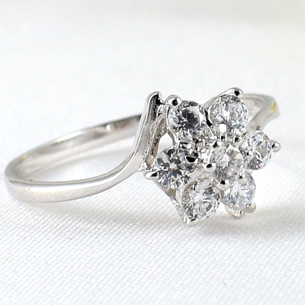 แหวนเงินแท้ราคาถูกชุบทองคำขาว เพชรCZแท้ 0.42 กะรัต งานประณีตสวยงาม สั่งผลิตค่ะ