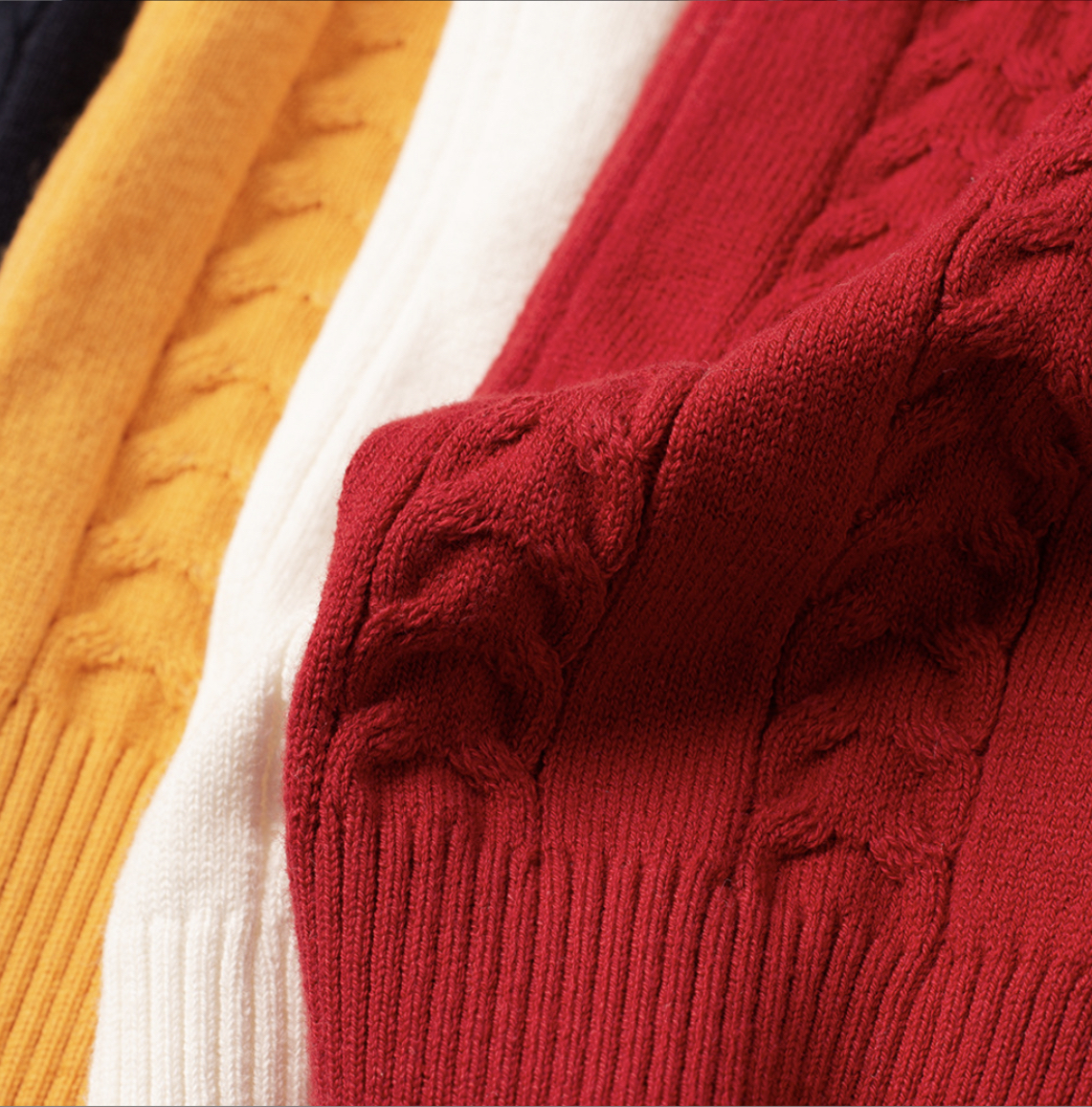 พร้อมส่ง เสื้อกันหนาว : เสื้อกั๊ก เสื้อไหมพรม สีพื้น ปักโลโก้