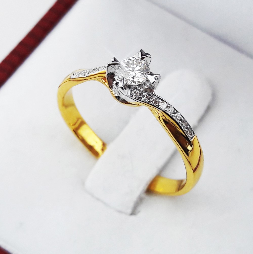 สั่งผลิตเพชรเบลเยี่ยมคัท แหวนแต่งงาน แหวนหมั้น ใส่เที่ยว ออกงาน แหวนทองคำ 18K เพชรแท้ 0.20 กะรัต 2.70 กรัม น้ำ 99 ราคาถูกมาก มีใบรับประกันค่ะ