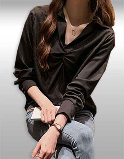 เสื้อแฟชั่นสีดำคอวีแต่งปกสไตล์เรียบหรู รหัส2200