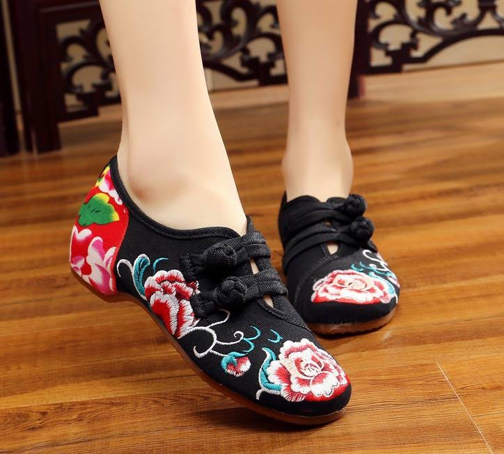 รองเท้าจีน คัชชู ลายดอกโบตั๋น นกยูงแฉก