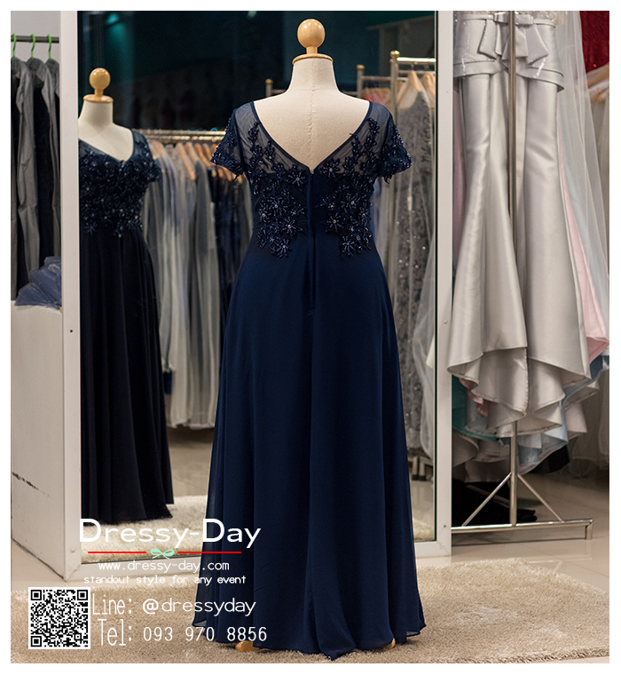 รหัส ชุดราตรีคนอ้วน : PFL038 ชุดราตรียาวแขนสั้นตกแต่งด้วยลูกไม้งานสวย ชุดแซกซีทรูประดับกริตเตอร์อย่างสวยงาม ชุดไปงานแต่งสีน้ำเงิน ผ้าชีฟอง เรียบหรู เหมาะสำหรับงานแต่งงาน งานกลางคืน กาล่าดินเนอร์ ชุดออกงาน ชุดคนอ้วน