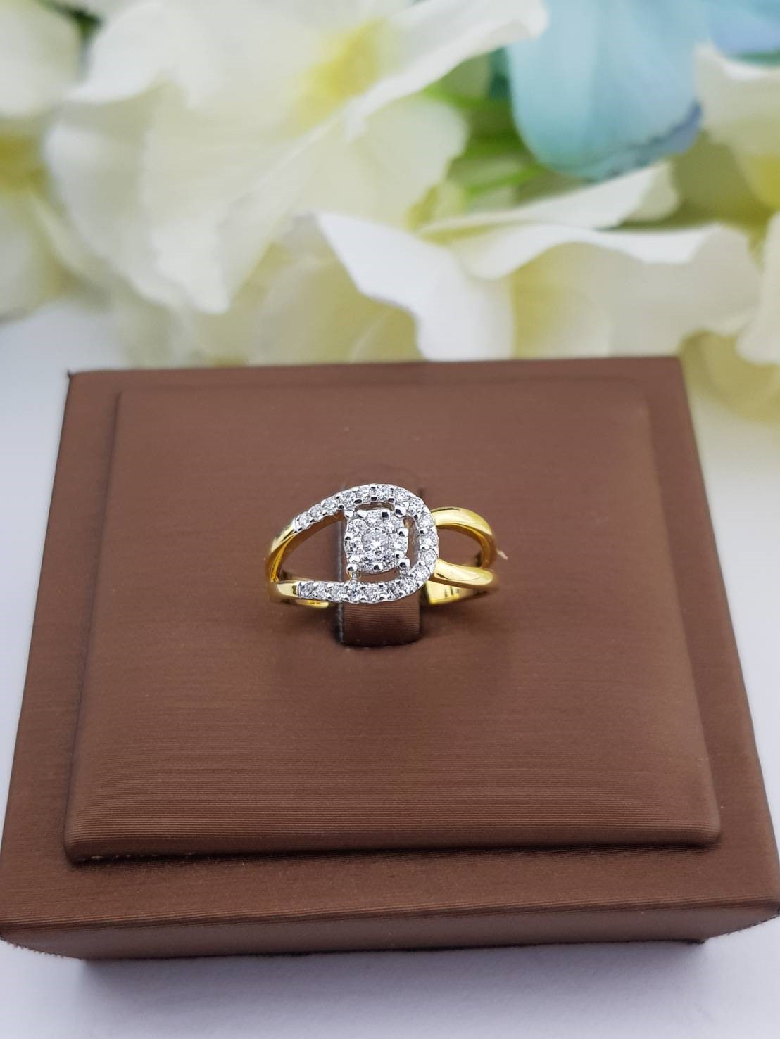 สั่งผลิตเพชรเบลเยี่ยมคัท แหวนแต่งงาน แหวนหมั้น ใส่เที่ยว ออกงาน แหวนทองคำ 18K เพชรแท้ 0.31 กะรัต 3.24 กรัม น้ำ 99 ราคาถูกมาก มีใบรับประกันค่ะ