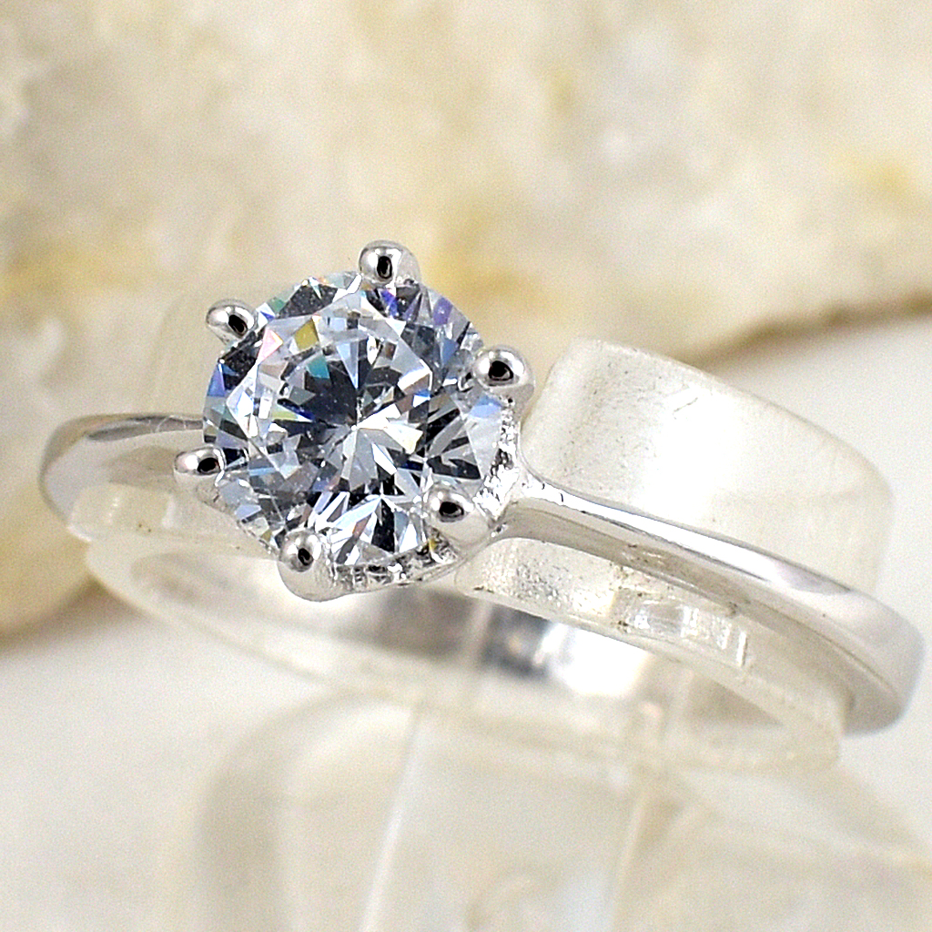 แหวนเงินแท้ราคาถูกชุบทองคำขาว เพชรCZแท้ 0.80 กะรัต งานประณีตสวยงาม สั่งผลิตค่ะ