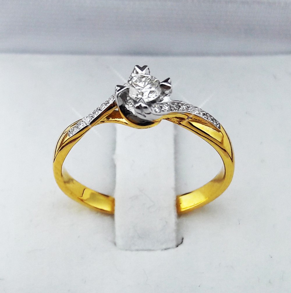 สั่งผลิตเพชรเบลเยี่ยมคัท แหวนแต่งงาน แหวนหมั้น ใส่เที่ยว ออกงาน แหวนทองคำ 18K เพชรแท้ 0.20 กะรัต 2.70 กรัม น้ำ 99 ราคาถูกมาก มีใบรับประกันค่ะ
