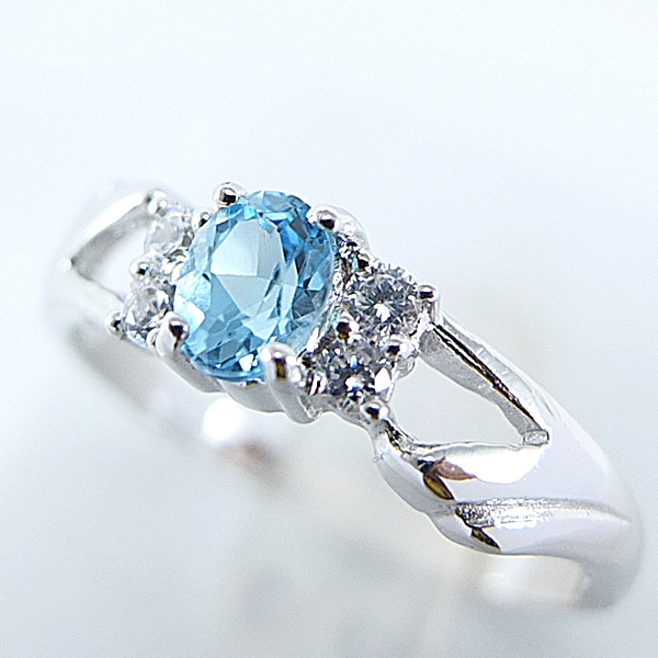 แหวนเงินแท้ราคาถูกชุบทองคำขาว สวิสบลูโทปาซแท้ 0.40 กะรัต เพชรCZ 0.12 กะรัต งานประณีตสวยงาม สั่งผลิตค่ะ