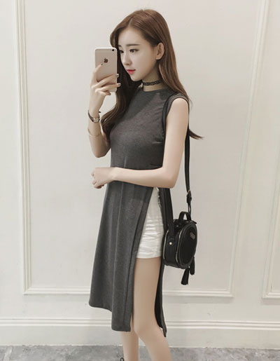 เสื้อแฟชั่นตัวยาวผ่าข้างสูงสองข้าง คอกลม แขนกุดสวยหวานสไตล์เกาหลี รหัส 1685-สีเทา